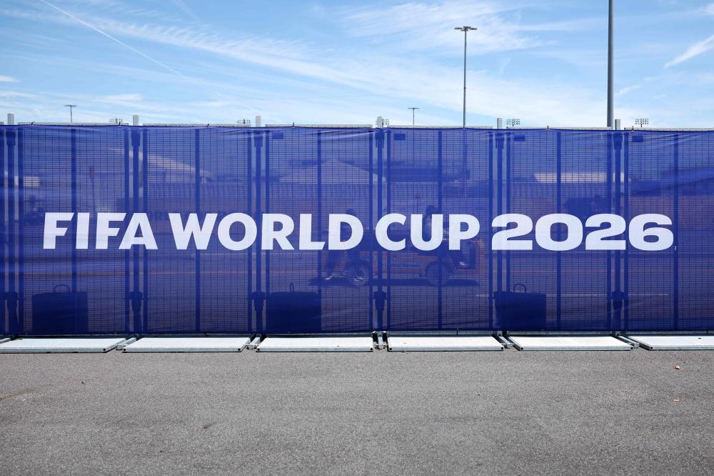 F1大奖赛前瞻聚焦法拉利内战升级汉密尔顿与勒克莱尔关键较量左右争冠走势